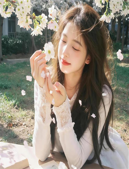 特效揭秘：思春期美少女合体机器人灯光的布光艺术与情绪烘托——触动心灵的感人故事